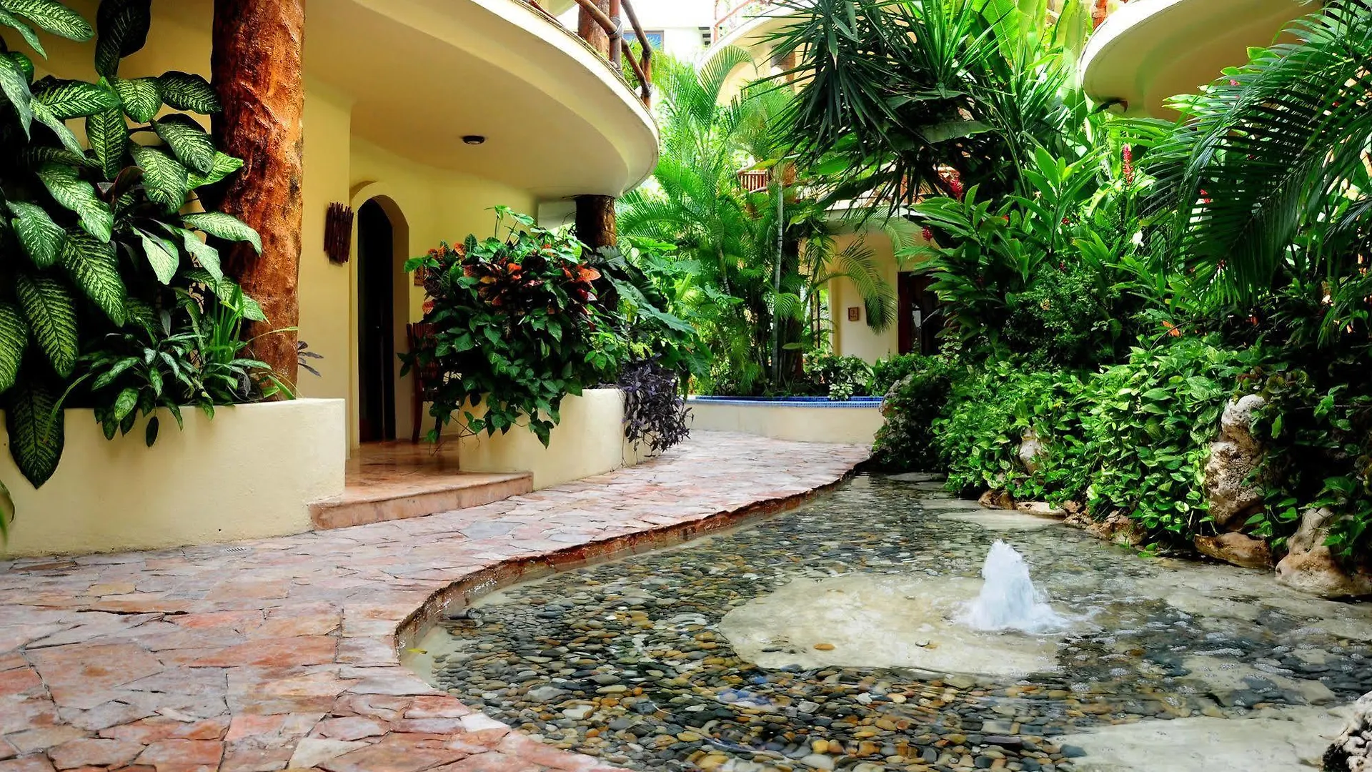 Villas Sacbe Condo Hotel And Beach Club Playa del Carmen 3*,